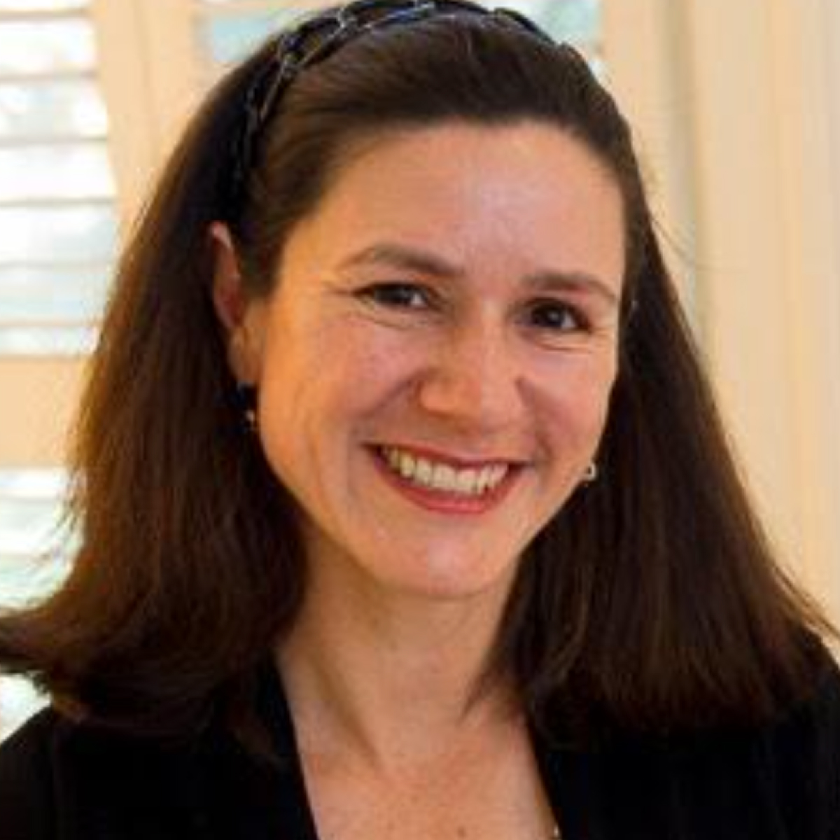 Lucinda Robb